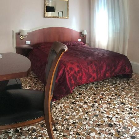 B&B A Le Boteghe Венеция Экстерьер фото